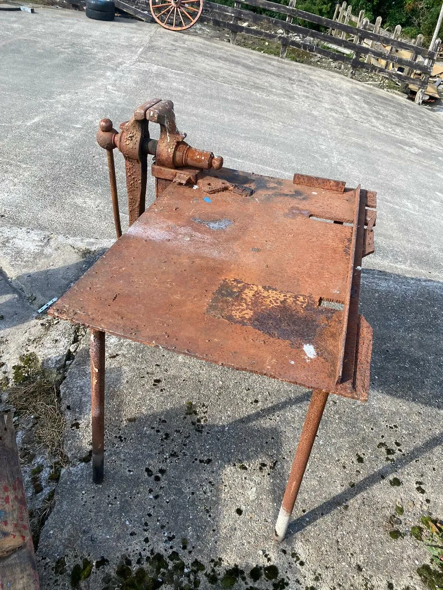 Steel table with vice - Image 3