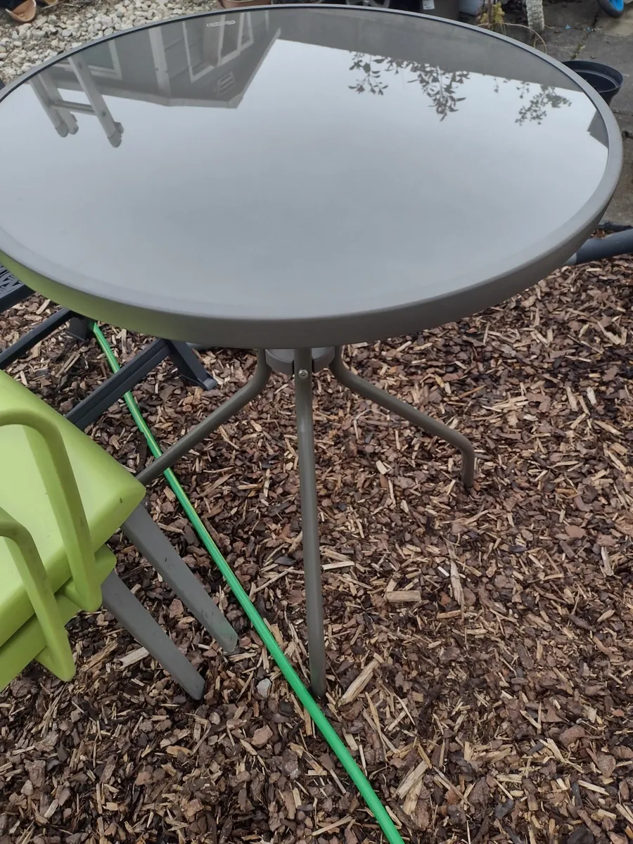 2 seater Garden/patio table - Image 3