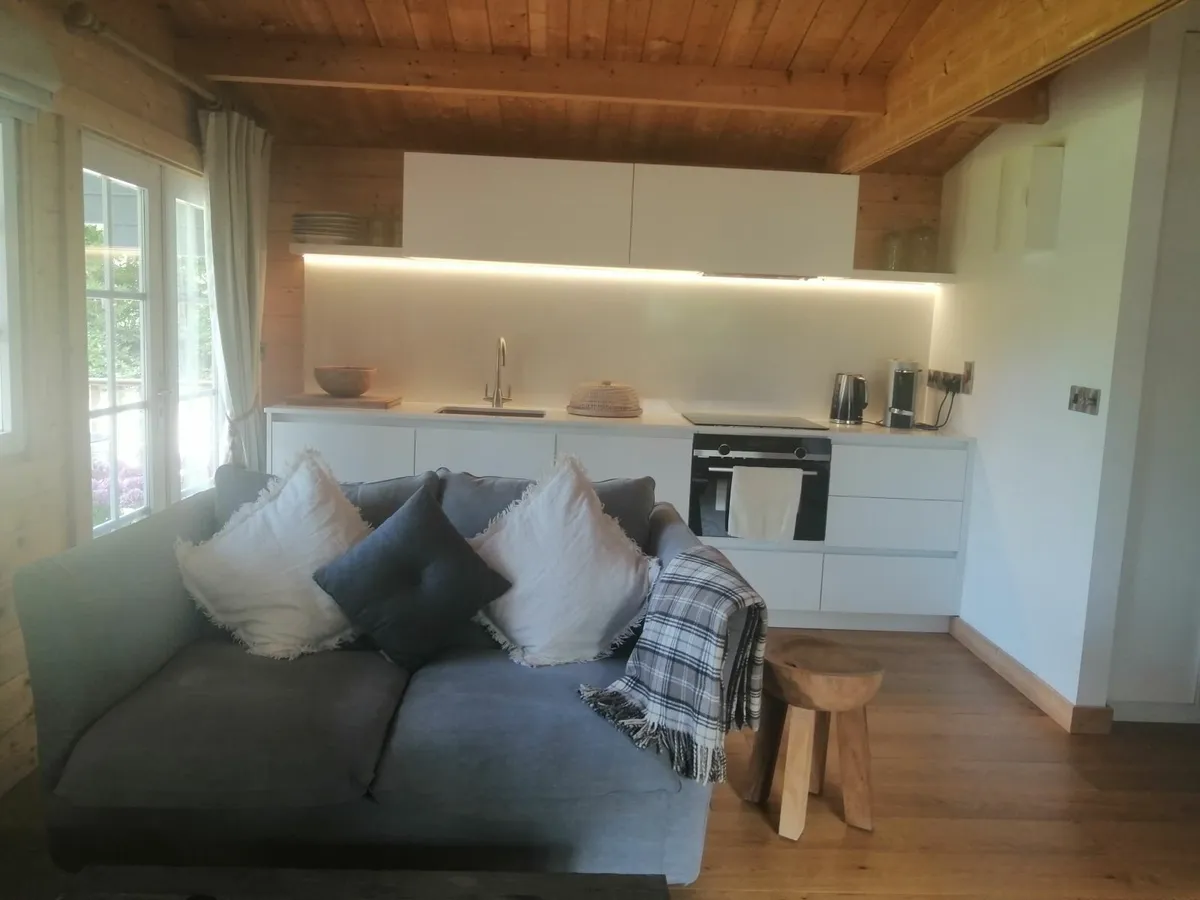 ** STUNNING CHALET AVAILABLE  ** - Image 4