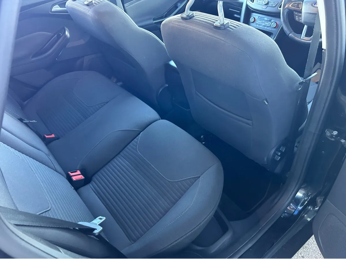 Ford Focus TITANIUM 1.0 125PS 6SPEED 4DR - Image 3