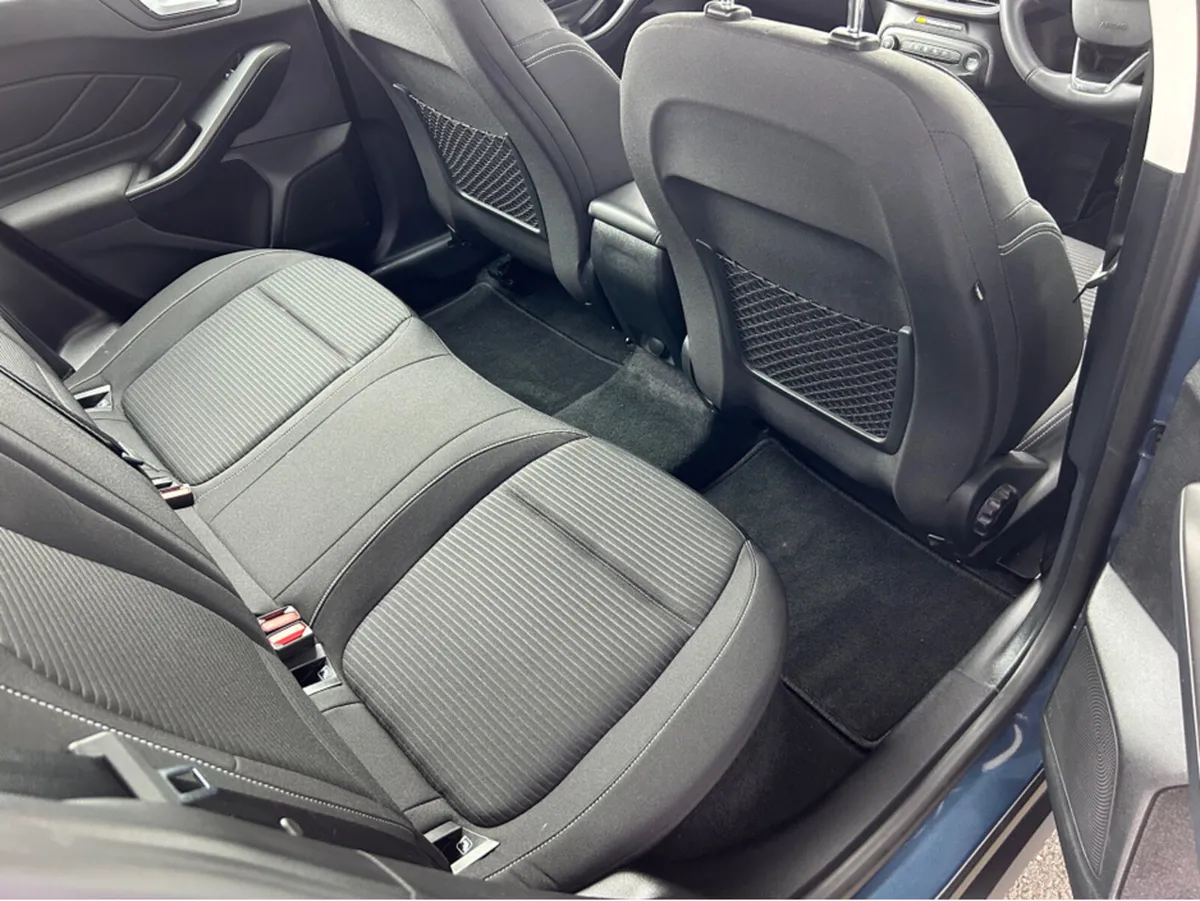 Ford Focus TITANIUM 5W 1.0T 1 - Image 3
