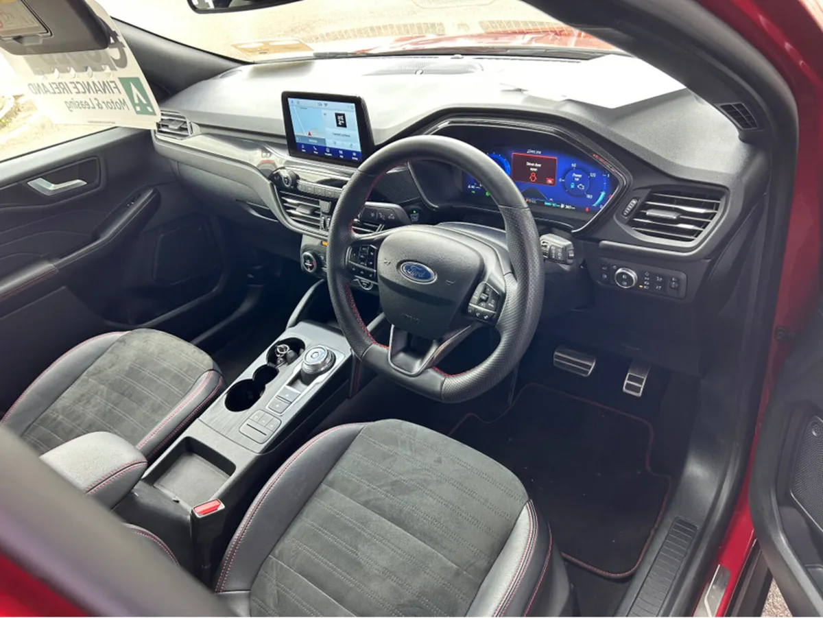Ford Kuga ST-LINE X - Image 4