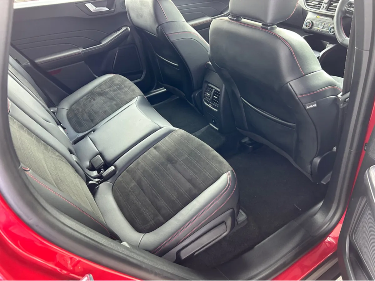 Ford Kuga ST-LINE X - Image 4