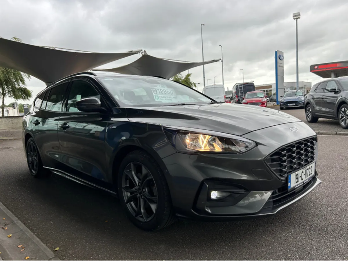 Ford Focus ST-L 1.0 ECOB 125PS M6 E ST-LINE 4DR - Image 4
