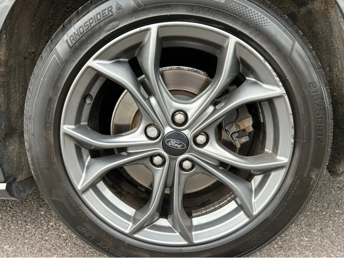 Ford Focus ST-L 1.0 ECOB 125PS M6 E ST-LINE 4DR - Image 4