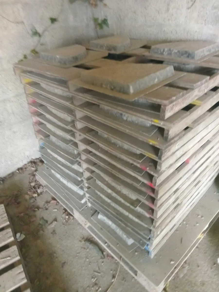 Patio runda moulds. 8 ft circle - Image 1