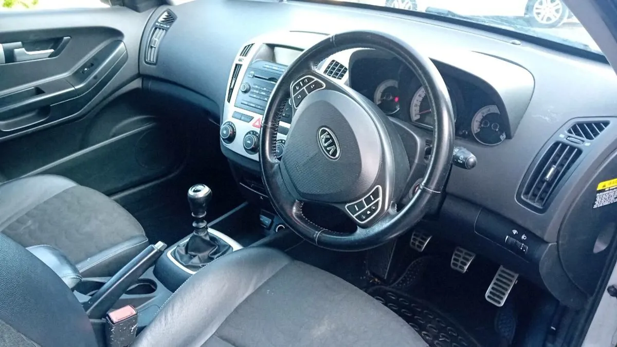 2010 Kia Pro Ceed - Image 4
