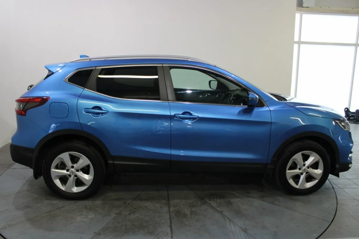 Nissan QASHQAI 1.3 PET SV DCT Auto - Image 3