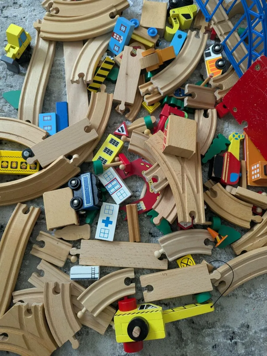 Wooden train car track - Image 3