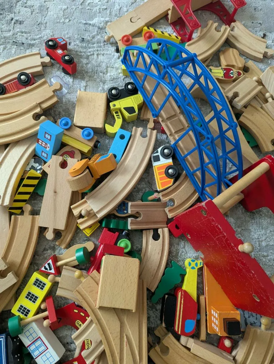 Wooden train car track - Image 2