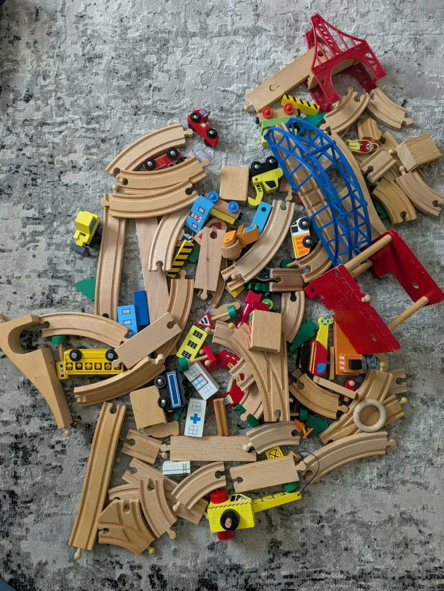 Wooden train car track - Image 1