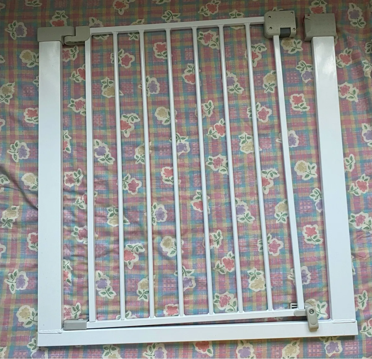 Baby stairs gate - New - Image 3
