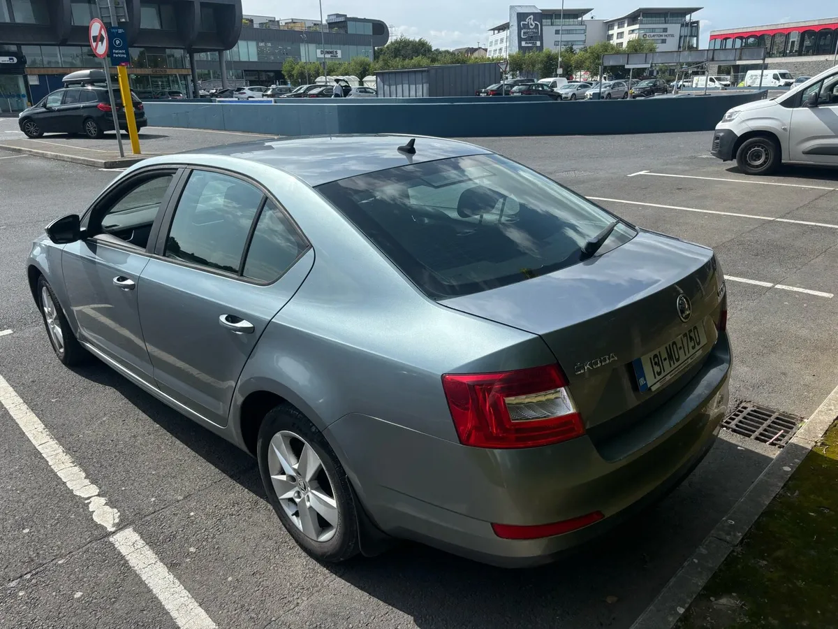 131 SKODA OCTAVIA NCT 10/2026 - Image 3