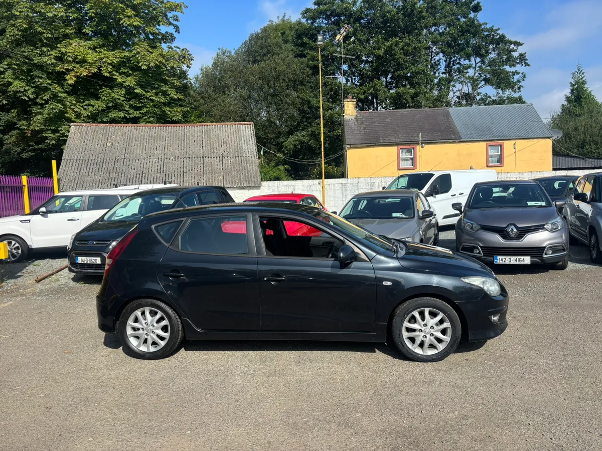 Lovely Hyundai i30 NCT Tax Warranty - Image 3
