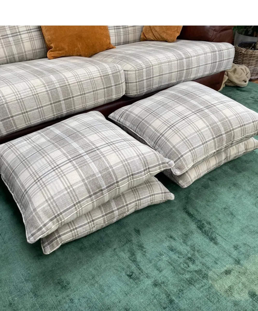 Large 3 seater couch - Image 2