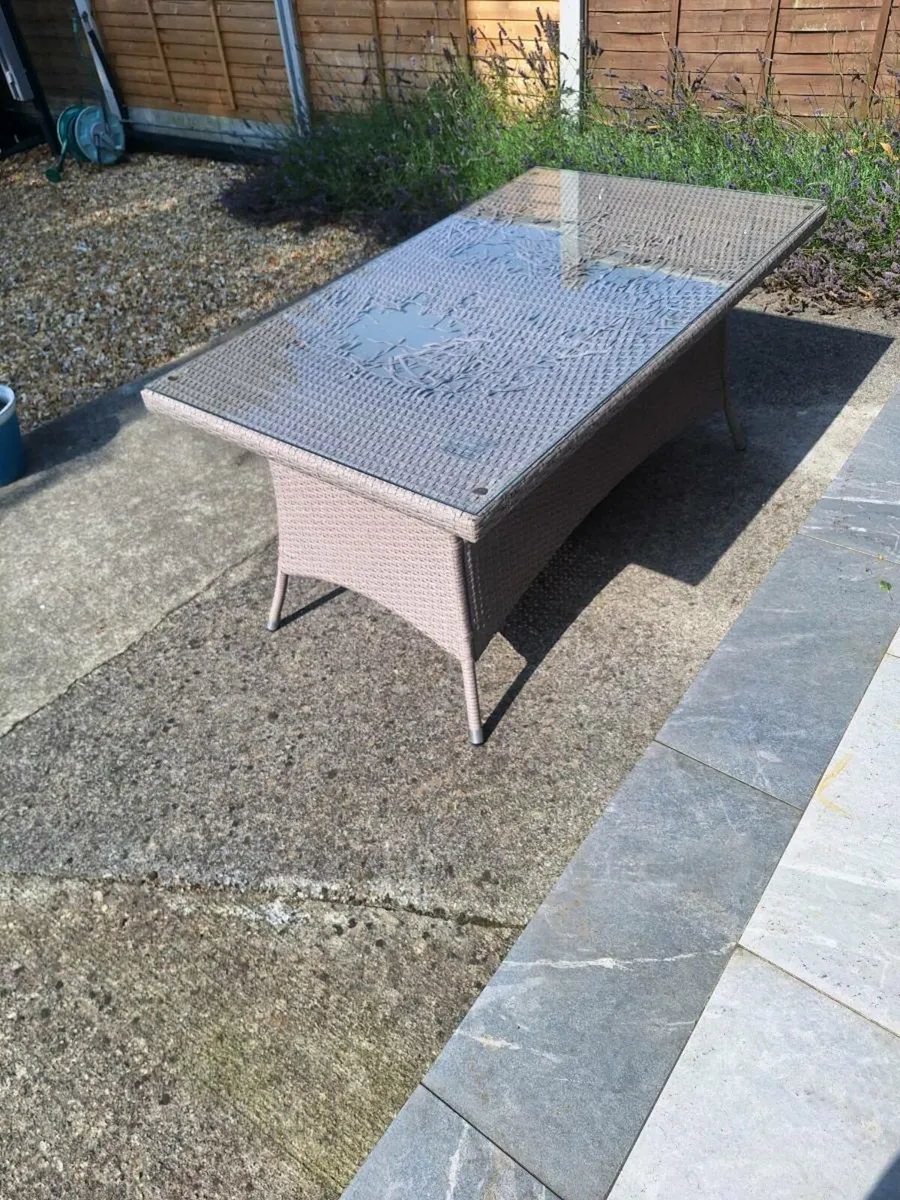 Glass Table with Tempured Glass/FREE - Image 1