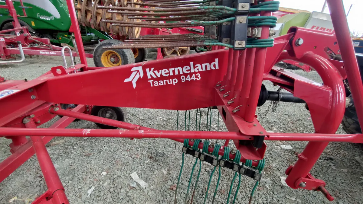 Kverneland Single Rotor Rake - Image 1