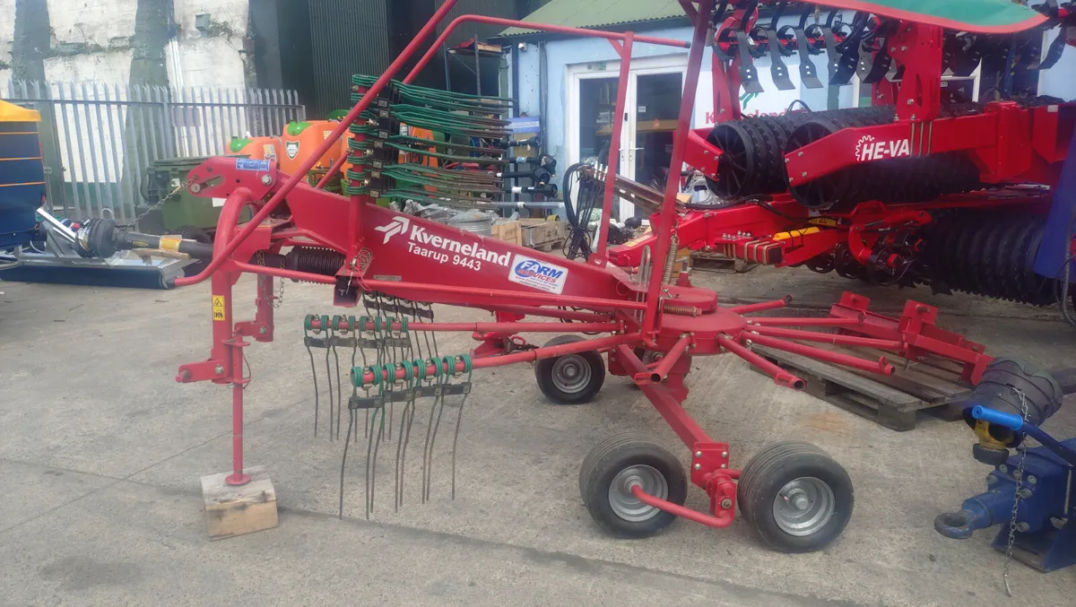 Kverneland Single Rotor Rake - Image 3