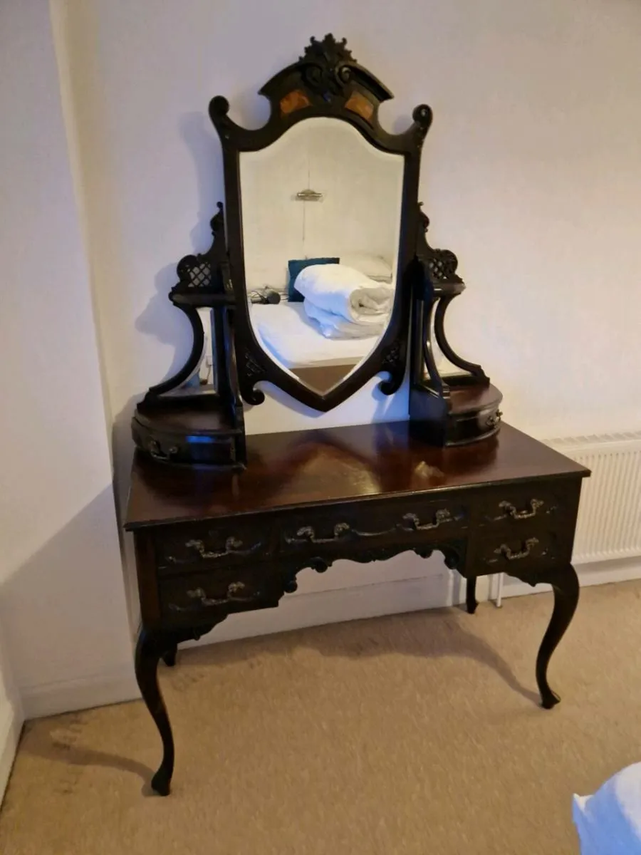 Wardrobe & Dressing table - Image 4