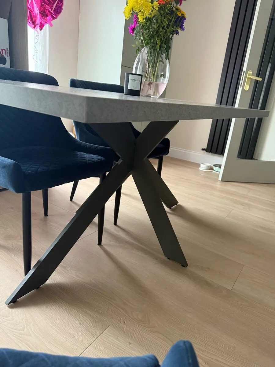 Table with 4 chairs - Image 4