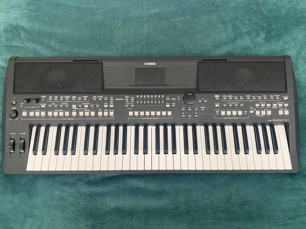 Music keyboard - Image 1