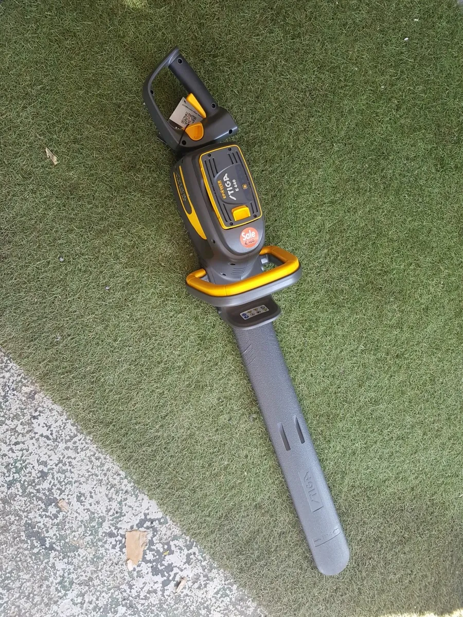 HEDGETRIMMER SHT 700 AE - FOR SALE - Image 1