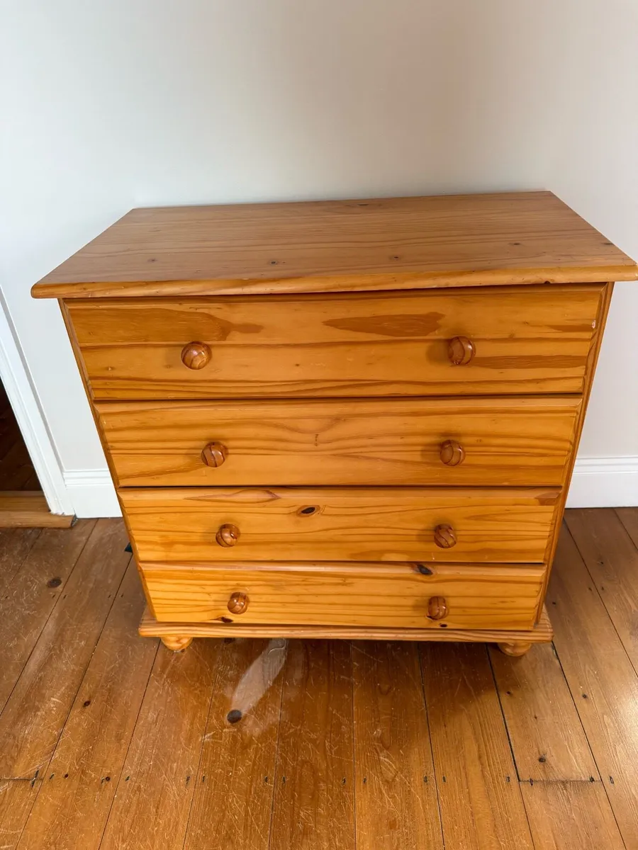 Bedroom chest of drawers
