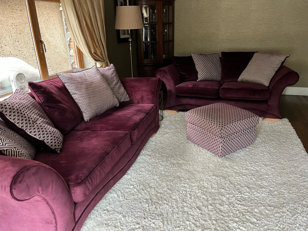 Three piece suite - Image 1