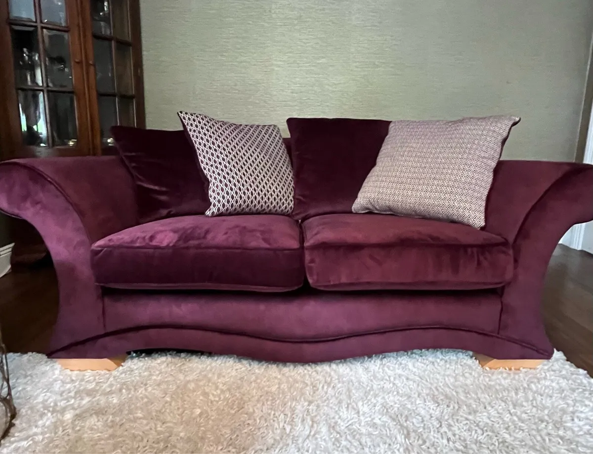 Three piece suite - Image 4
