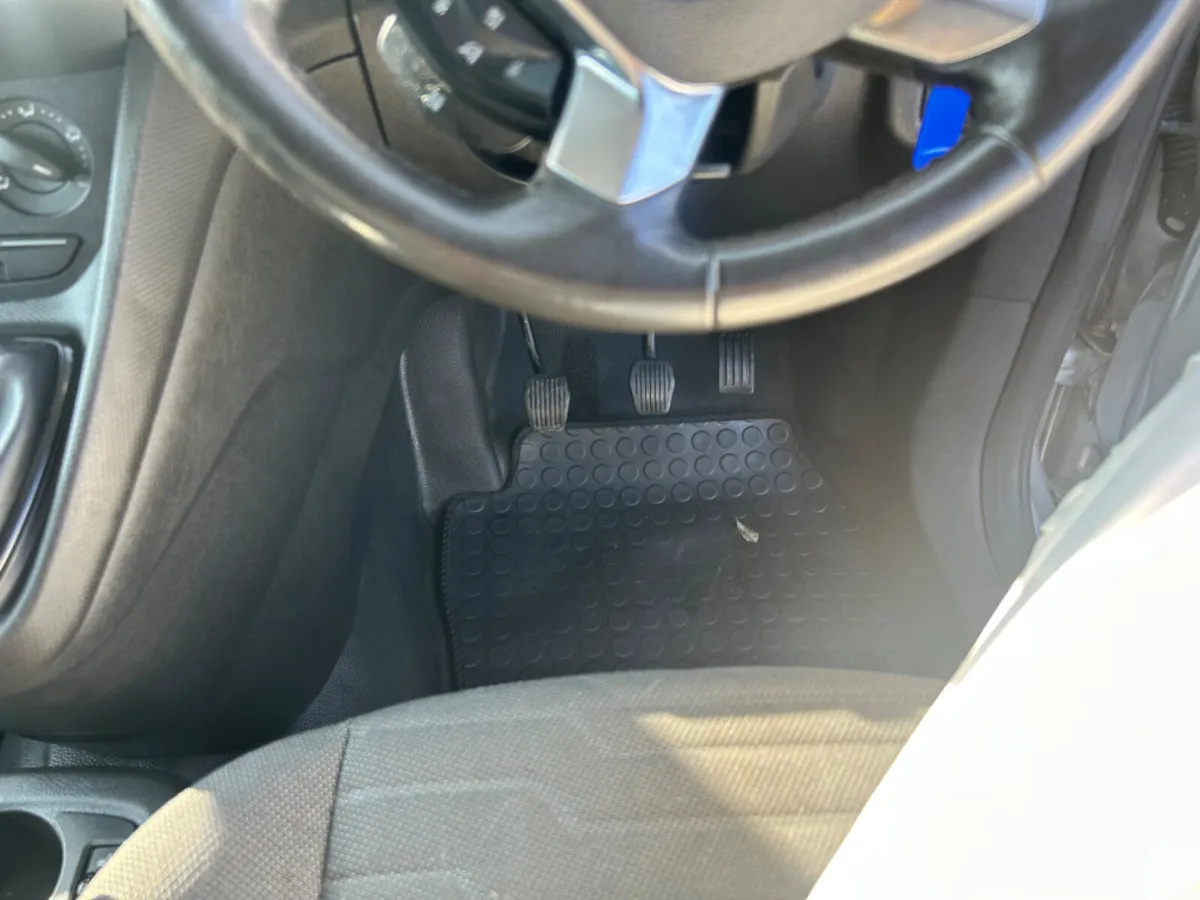 Ford Transit Connect 200 limited 2017 - Image 3