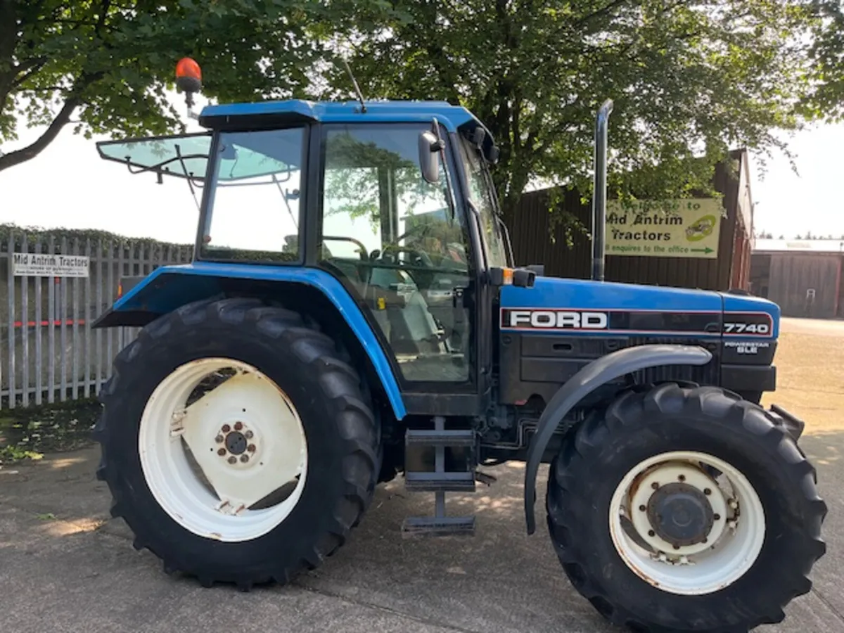 Ford New Holland 7740 SLE 4wd tractor - Image 4