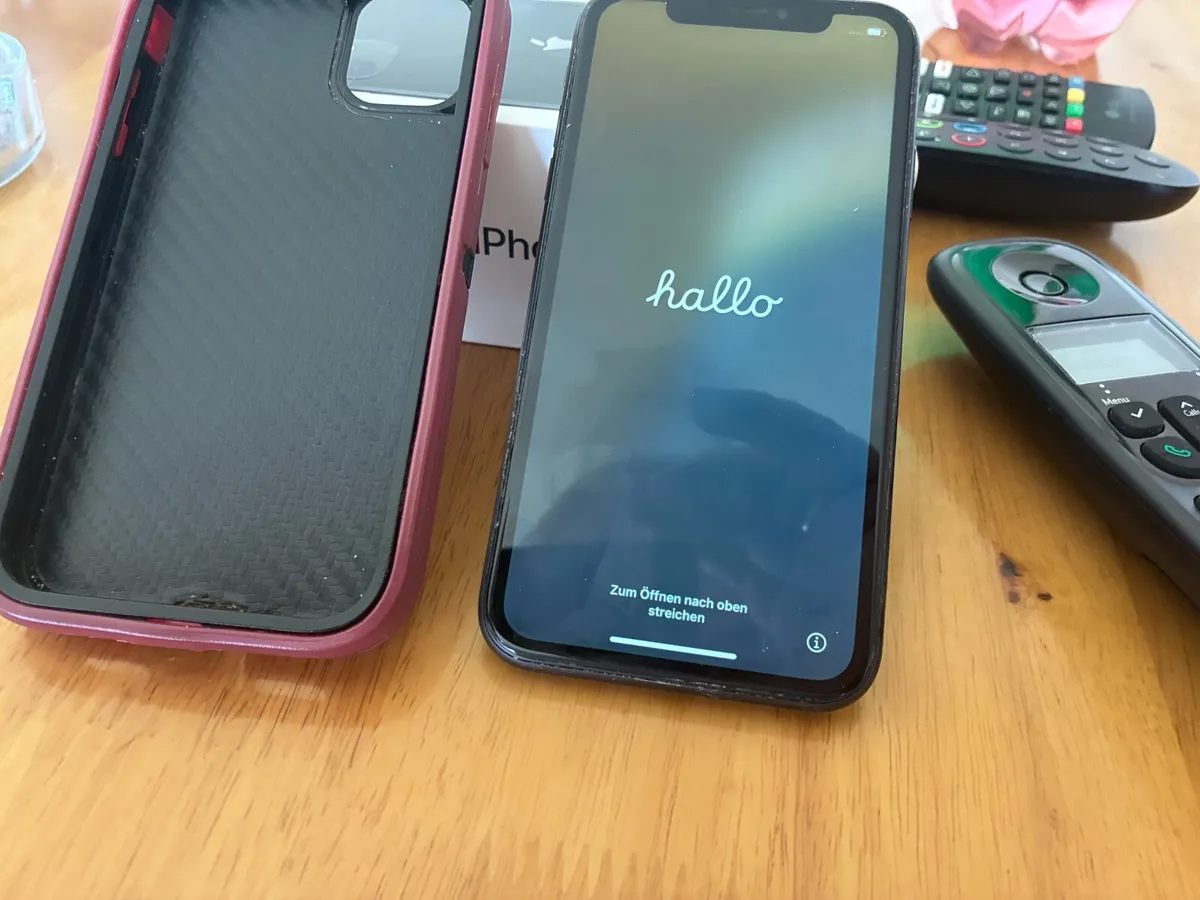 iPhone 11 - Image 1