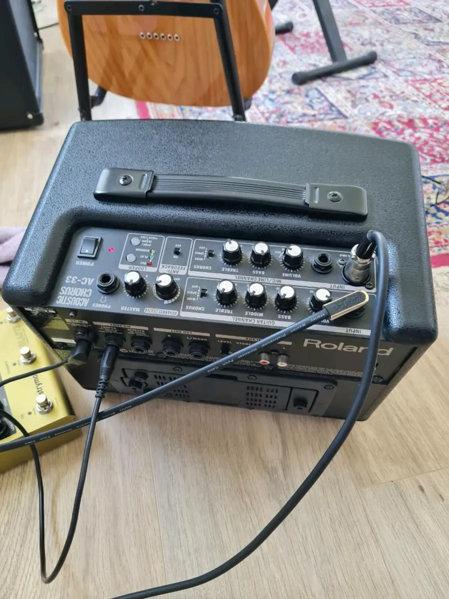 Roland AC33 amplifier - Image 3