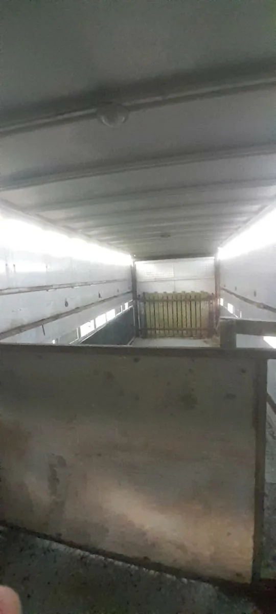 24 foot Aluminium flat body cattlebody on top also - Image 4
