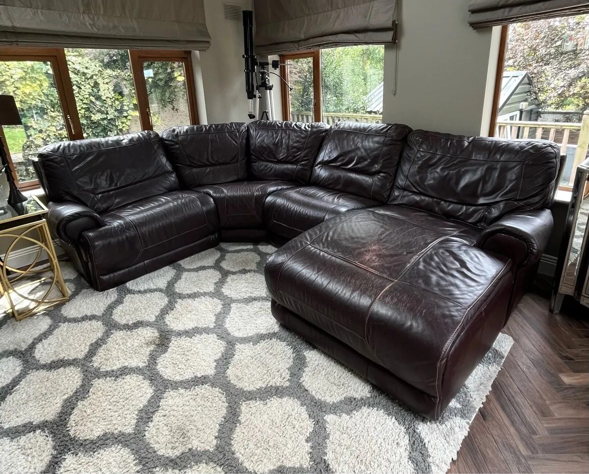 Extremely comfortable leather corner sofa - Image 1