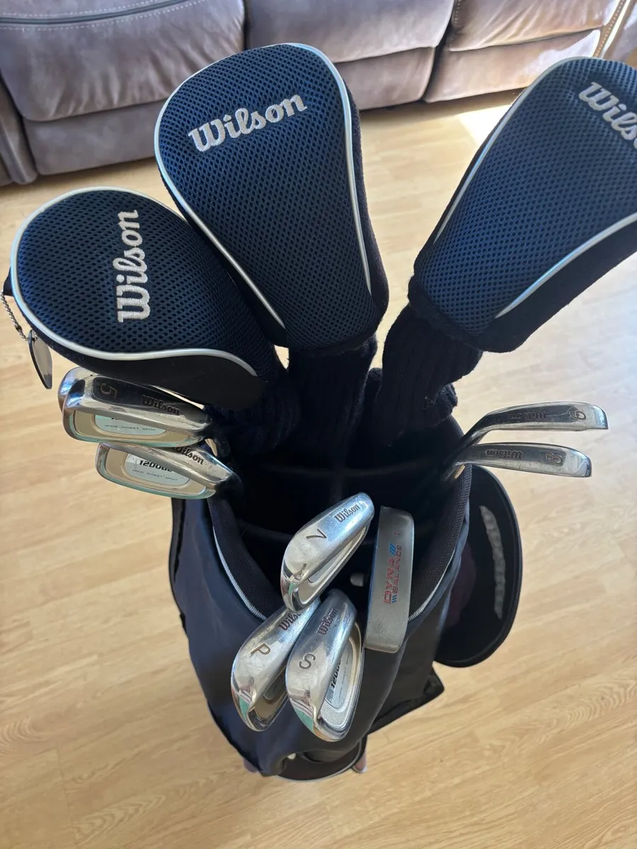 Women’s Wilson 1200GC golf club and bag
