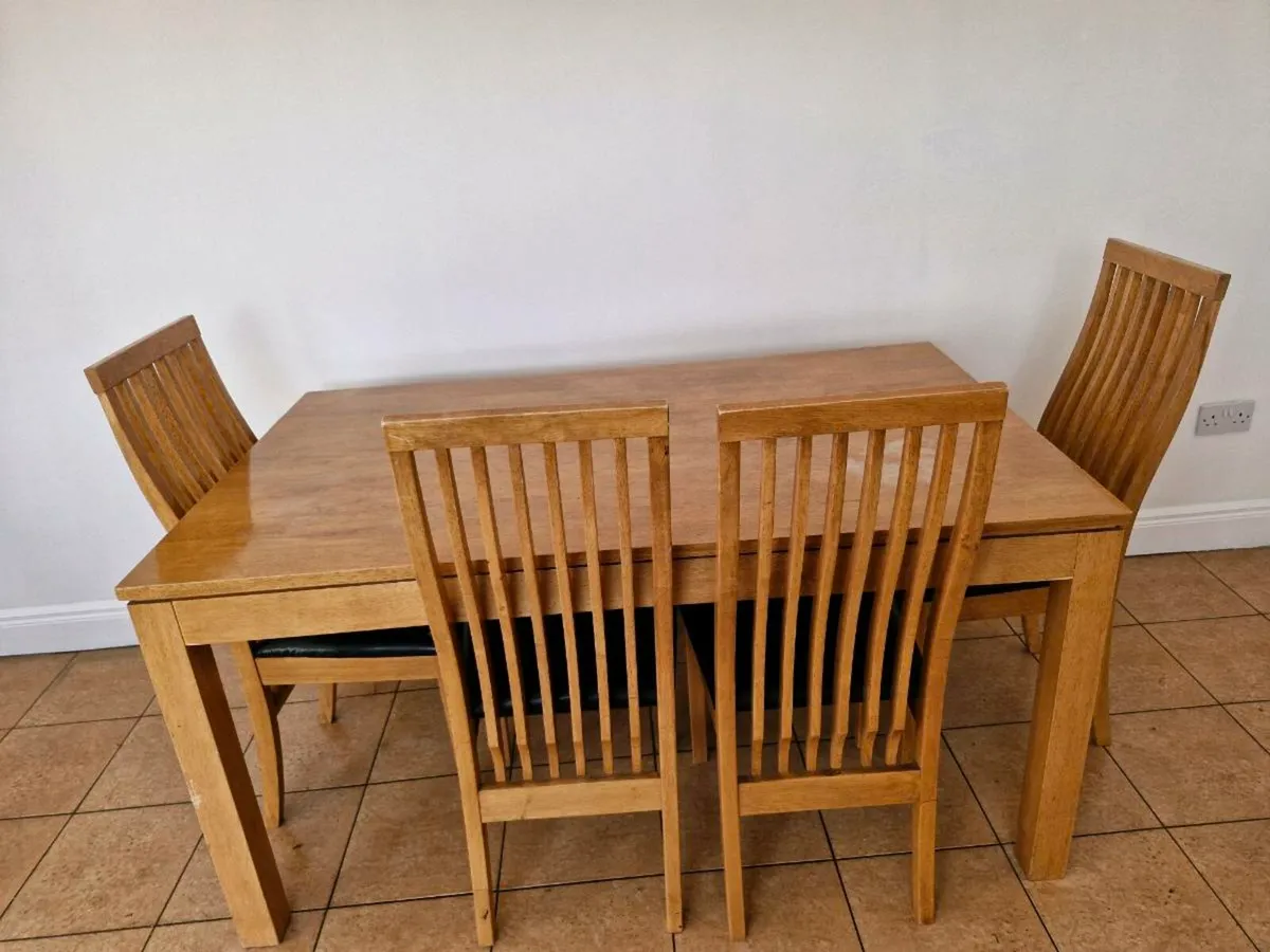 Kitchen table and chairs - Image 1