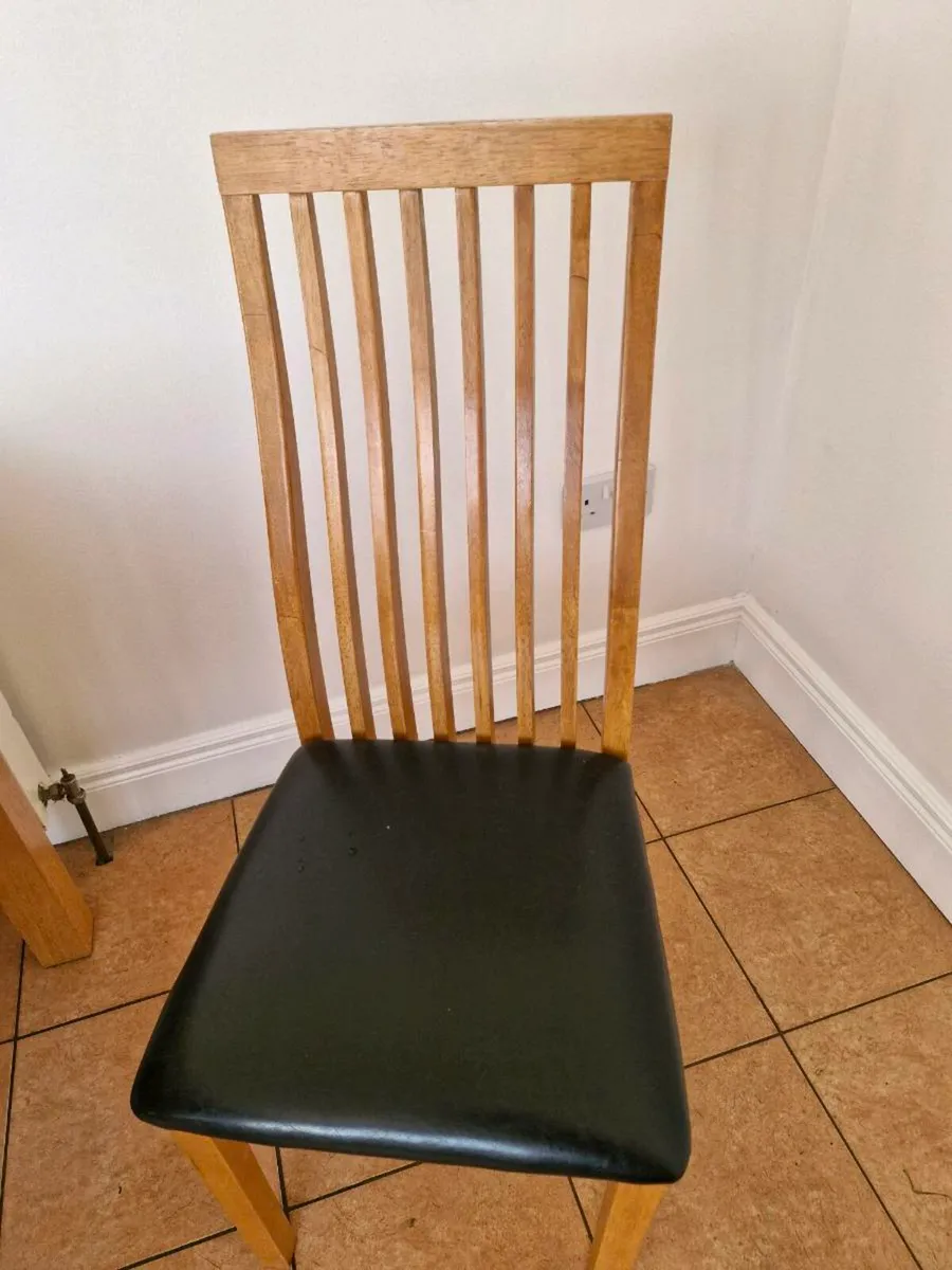 Kitchen table and chairs - Image 2