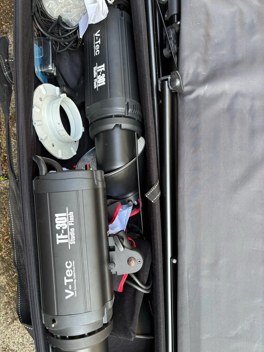 Studio flash light kit for sale - Image 1