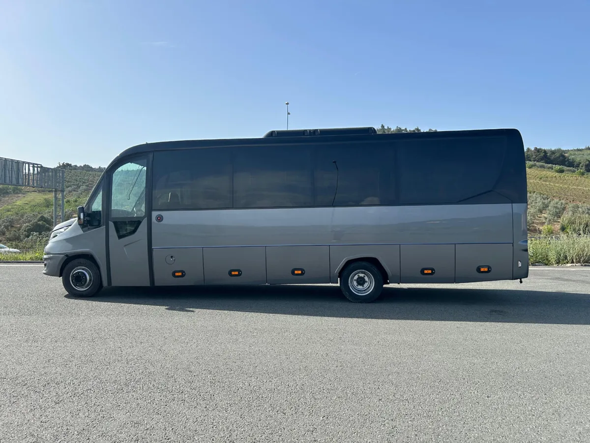 New Iveco Crusader 33seats + G + D - Image 2
