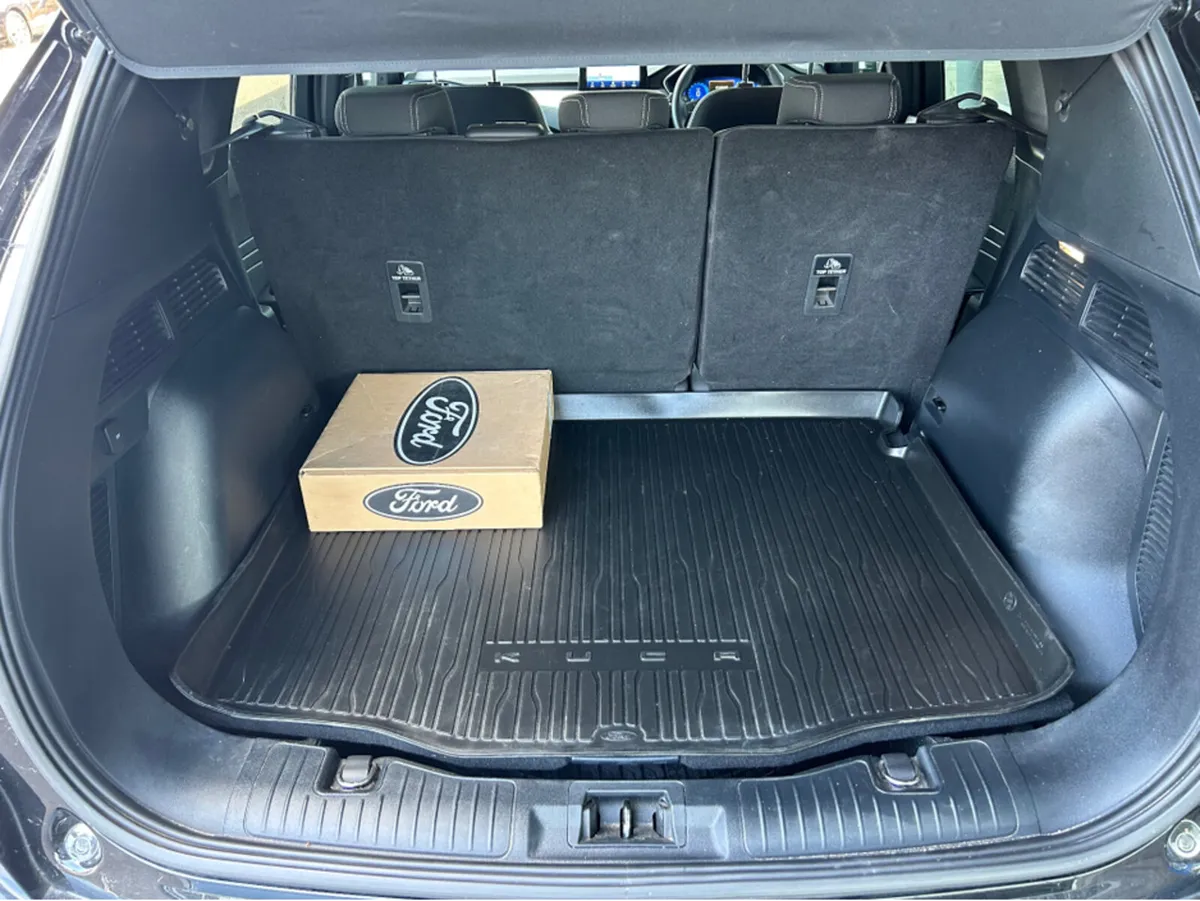 Ford Kuga TITANIUM 2.5 PHEV 225 S6.2 CT 4DR - Image 3