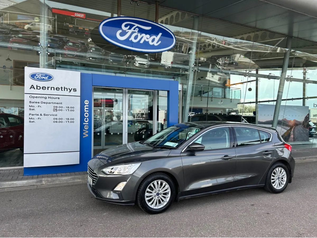 Ford Focus TITANIUM 1.5 TDCI 125PS 6 5DR 6SPEED - Image 4