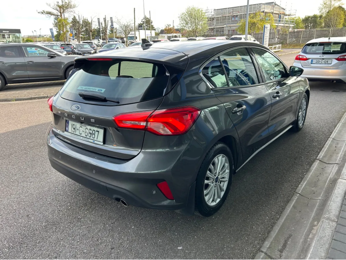 Ford Focus TITANIUM 1.5 TDCI 125PS 6 5DR 6SPEED - Image 4