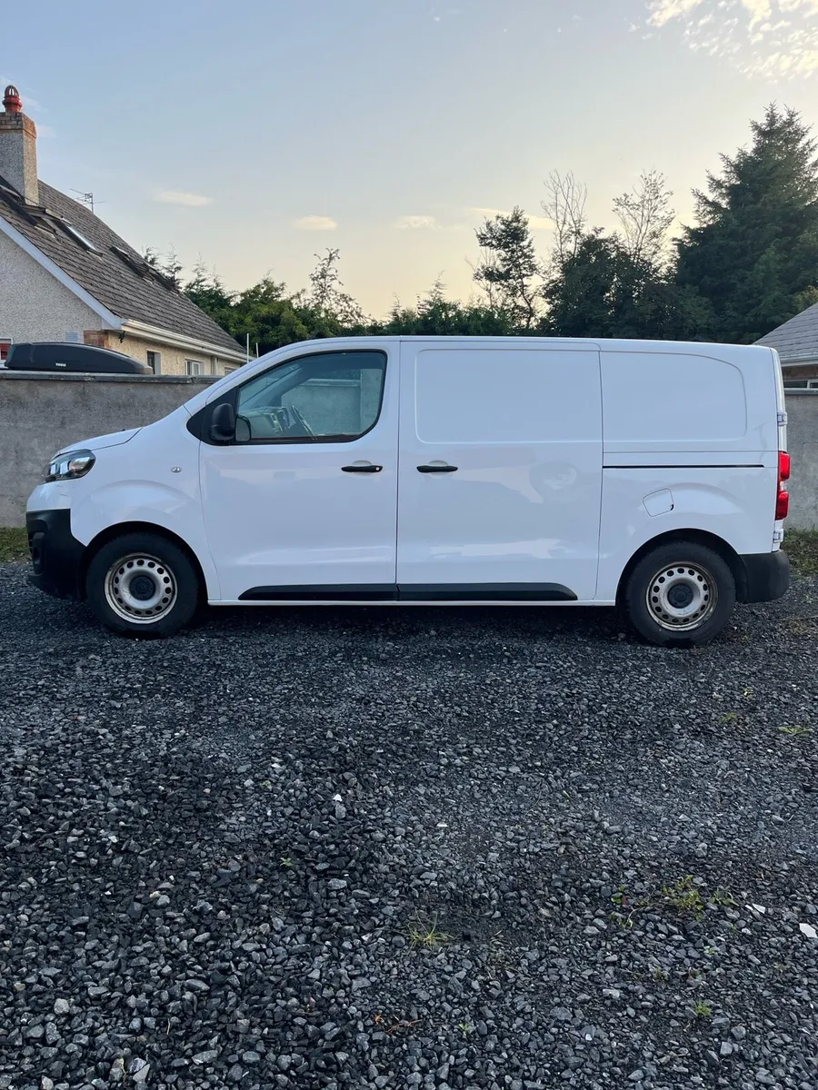 202 Vivaro Non Runner - Image 3