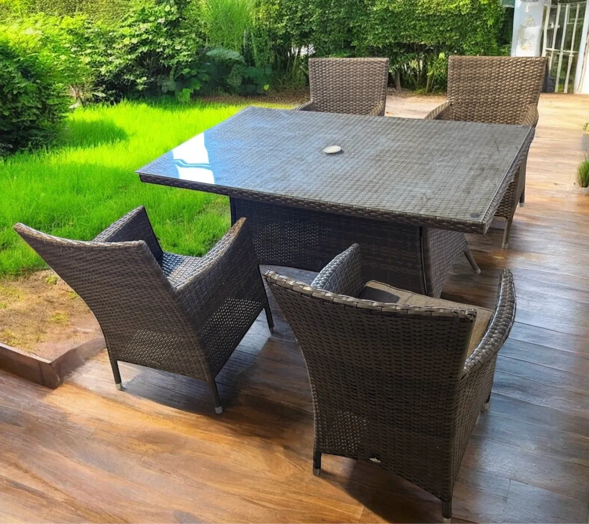 Patio Table and chairs - Image 1