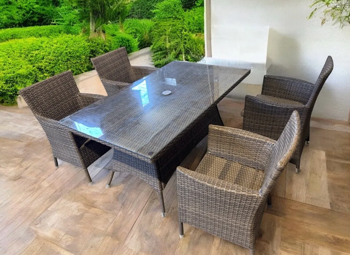 Patio Table and chairs - Image 2