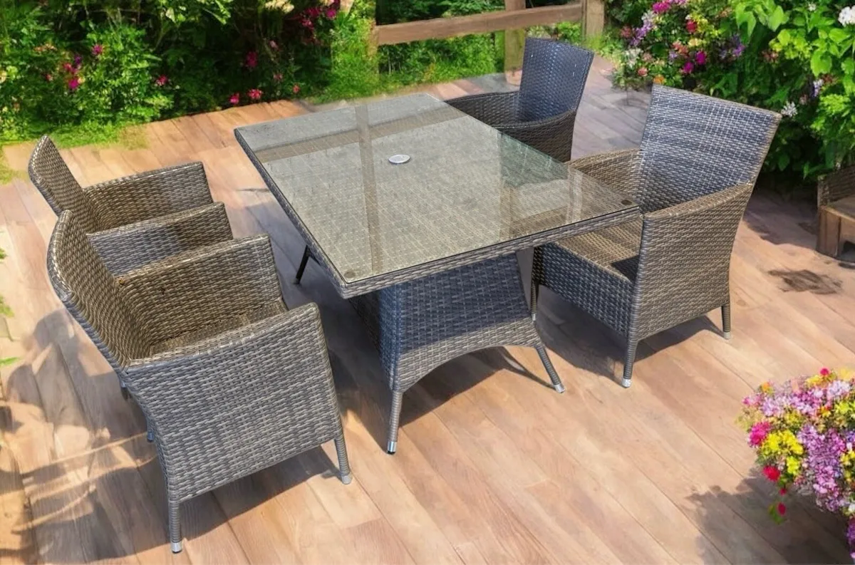 Patio Table and chairs - Image 3