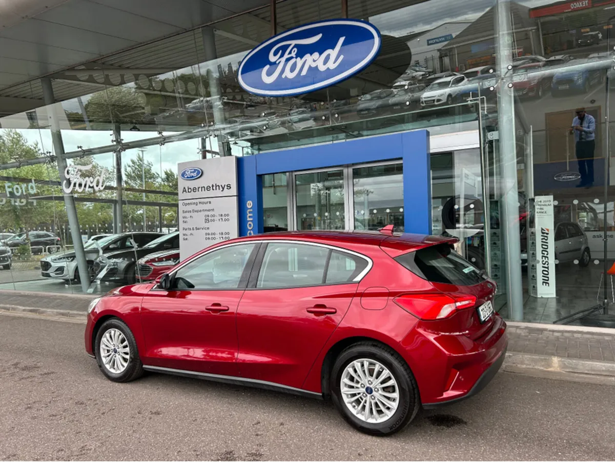 Ford Focus TITANIUM 1.0 ECOBOOST 12 125 4DR - Image 2