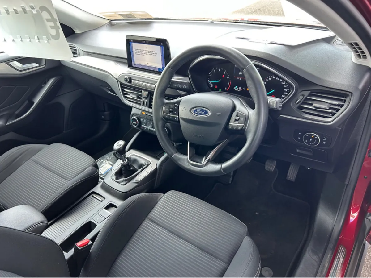 Ford Focus TITANIUM 1.0 ECOBOOST 12 125 4DR - Image 4
