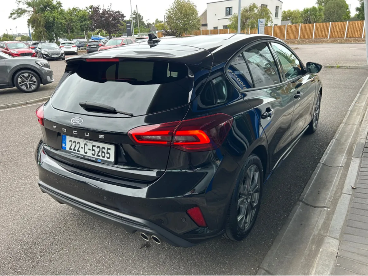 Ford Focus ST-LINE STYLE 5DR 1.0T 12 125 M6 4 - Image 3